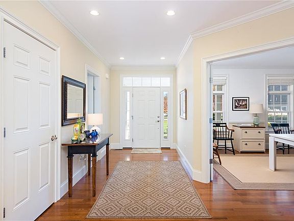 3rd image of 8 Kettle Close