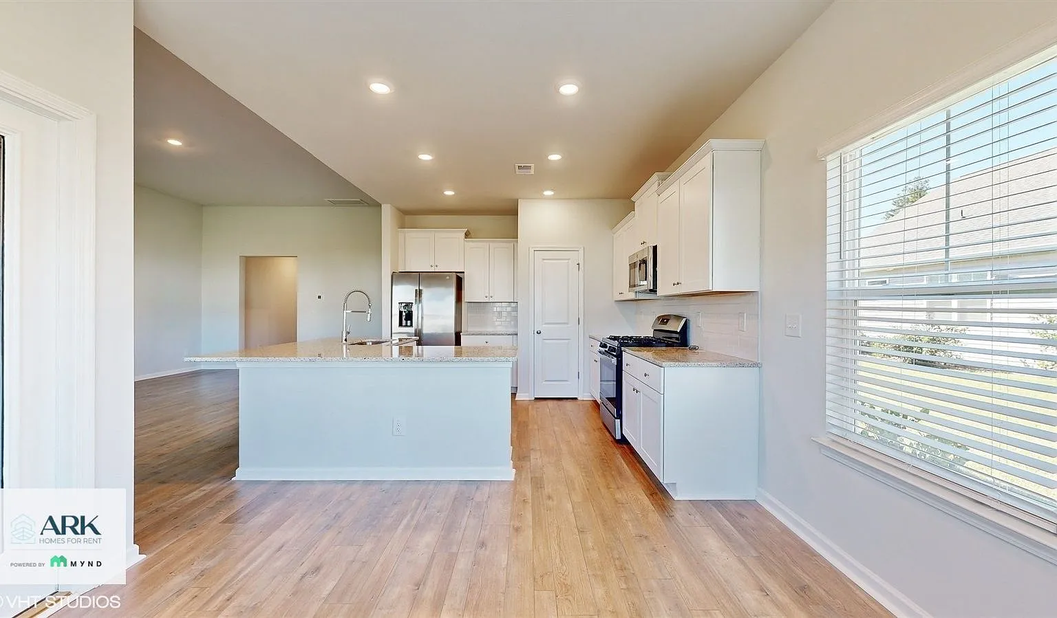 3 bed, 2.0 bath, 1772 sqft, $2,381 — Photo 4