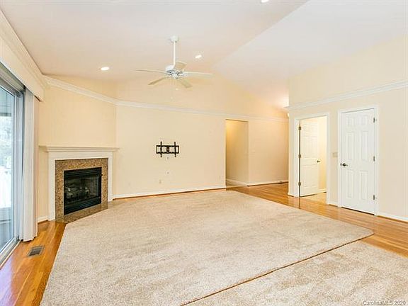 4th image of 277 Charlestown Dr