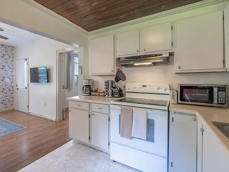 313 W Maple St #1 — Photo 14