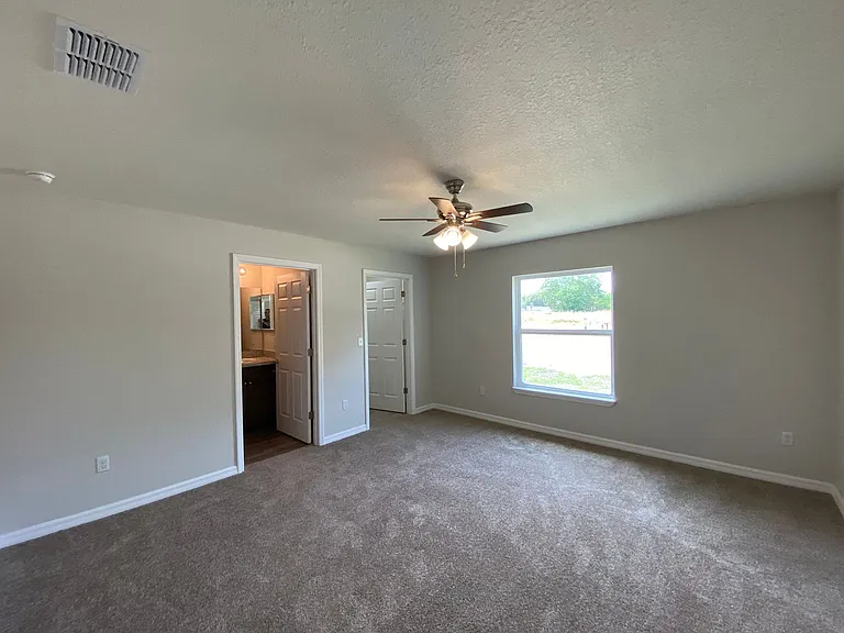 202 Locust Pass Ter — Photo 12