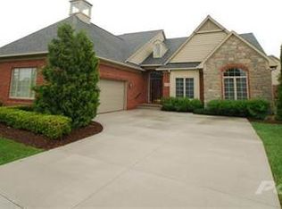 5402 Pinnacle Ct, Ann Arbor, MI 48108