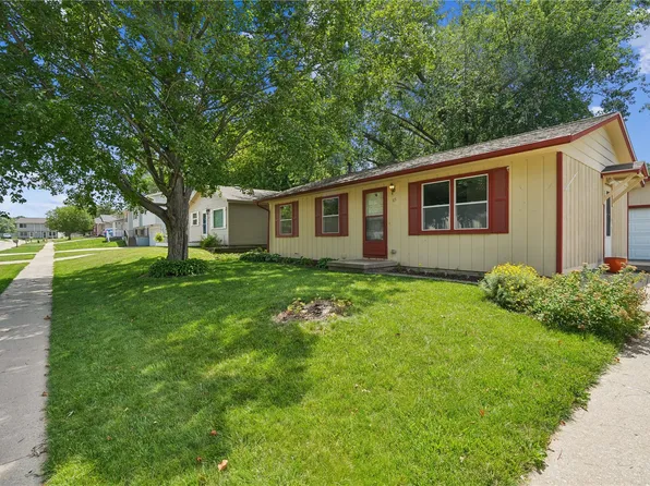65 Birch Ct, North Liberty, IA 52317
