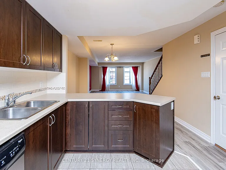 2228 Tenth Line Rd — Photo 12