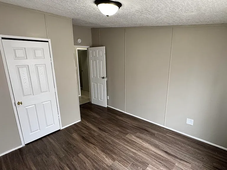 288 W Brooks Rd — Photo 10