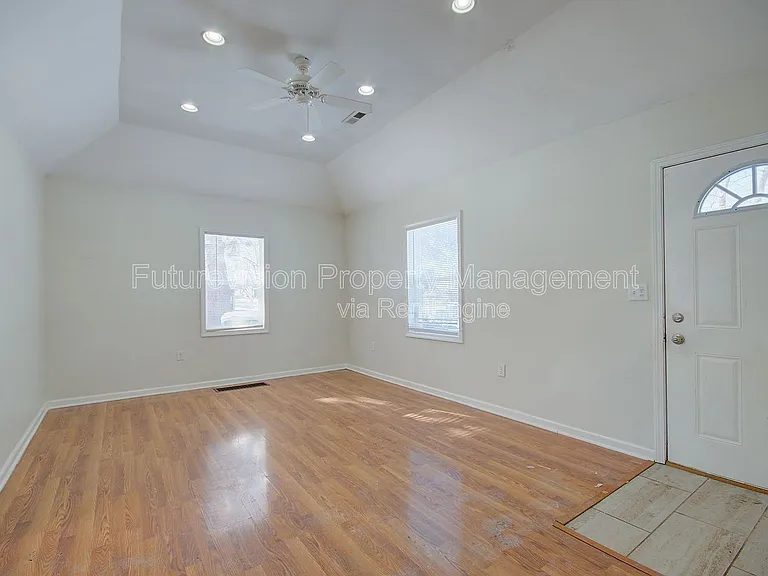 1512 N May St — Photo 2