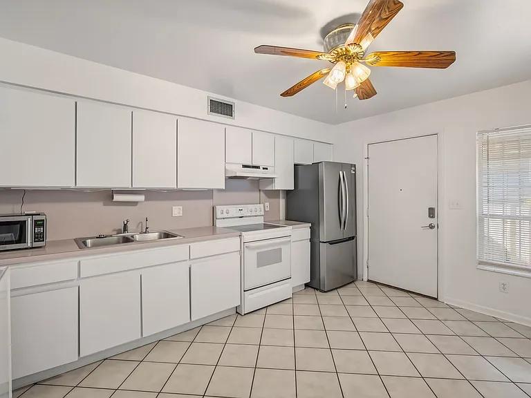 4521 W La Villa Ln — Photo 13