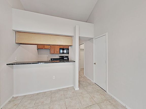 3rd image of 10224 Carolina Oaks Dr