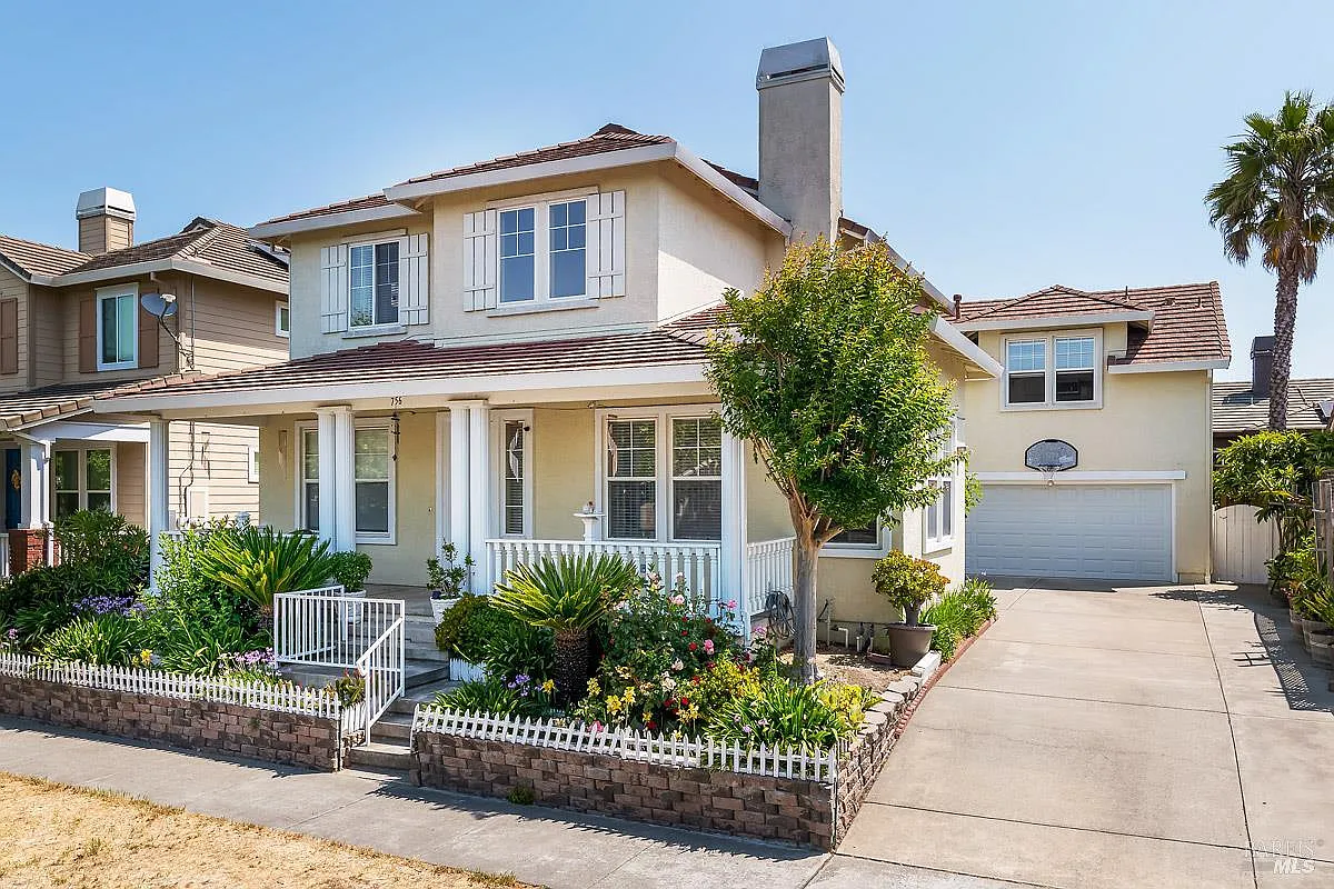 756 Riesling Road photo 1