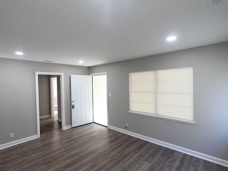 7808 Vienna Ave — Photo 4