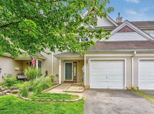 20 Tattersall Dr, Burlington, NJ 08016