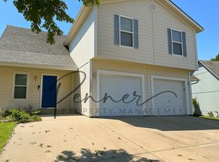 1883 Chickadee Dr, Liberty, MO 64068
