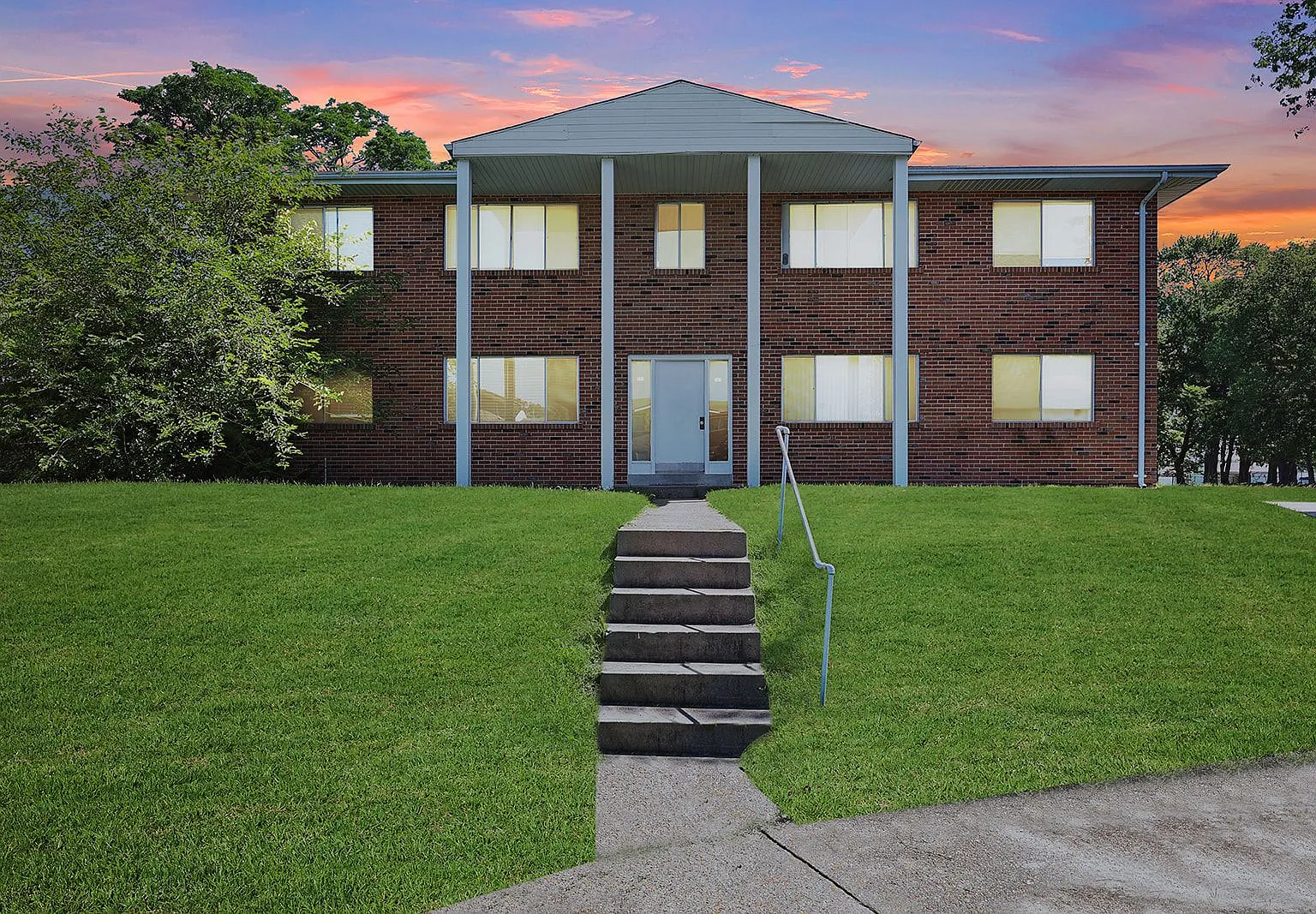 2 bed, 1.0 bath, $950 — Photo 2