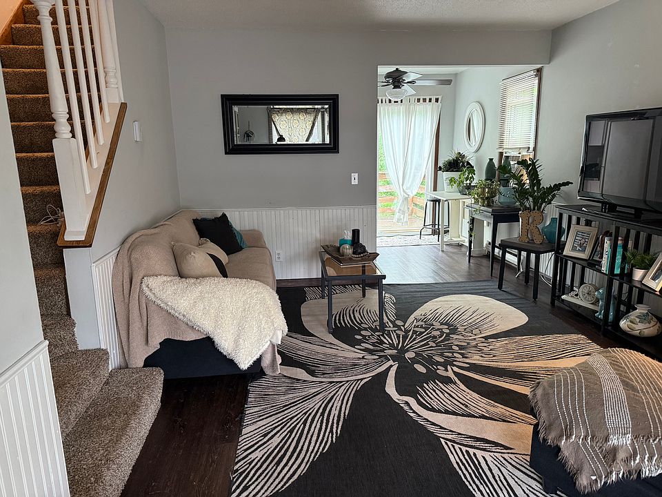 1st image of 3811 Lake Dr