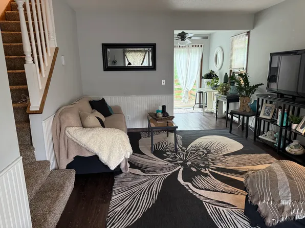 3811 Lake Dr, Minneapolis, MN 55422