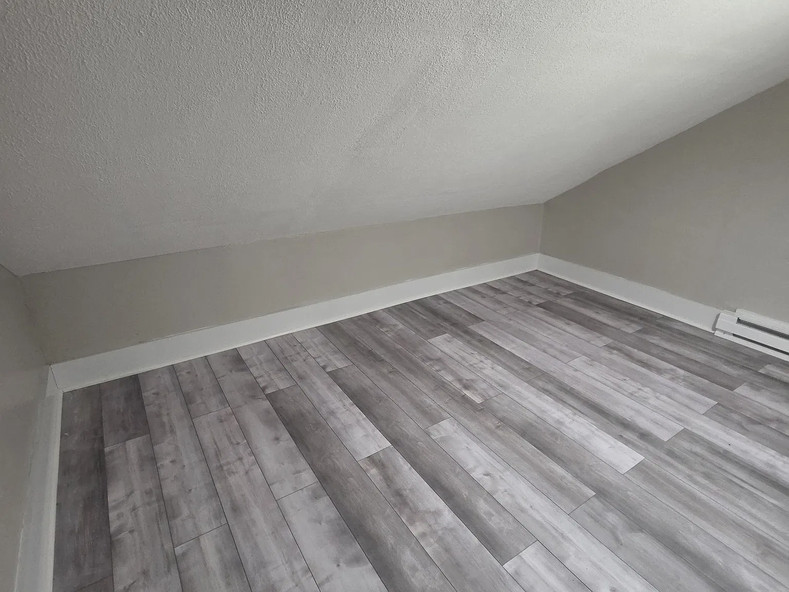 3 bed, 1.0 bath, 1520 sqft, $1,700 — Photo 4