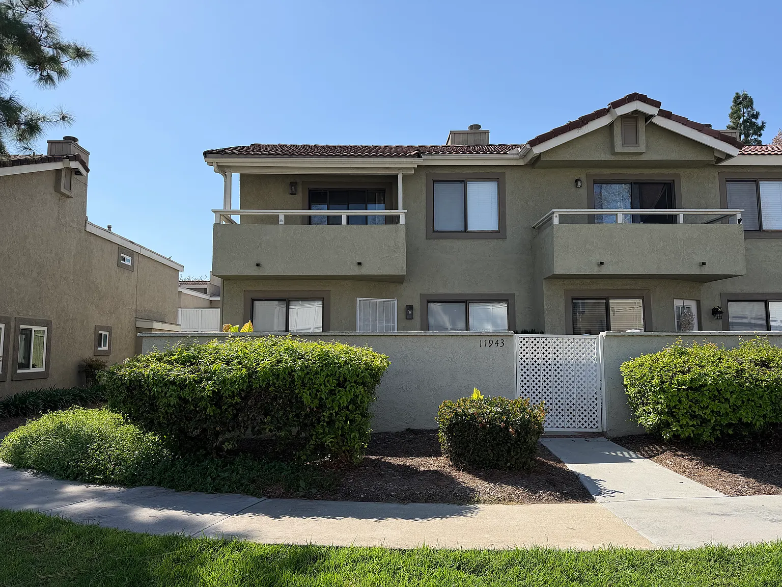 2 bed, 2.5 bath, 1336 sqft, $2,700 — Photo 2