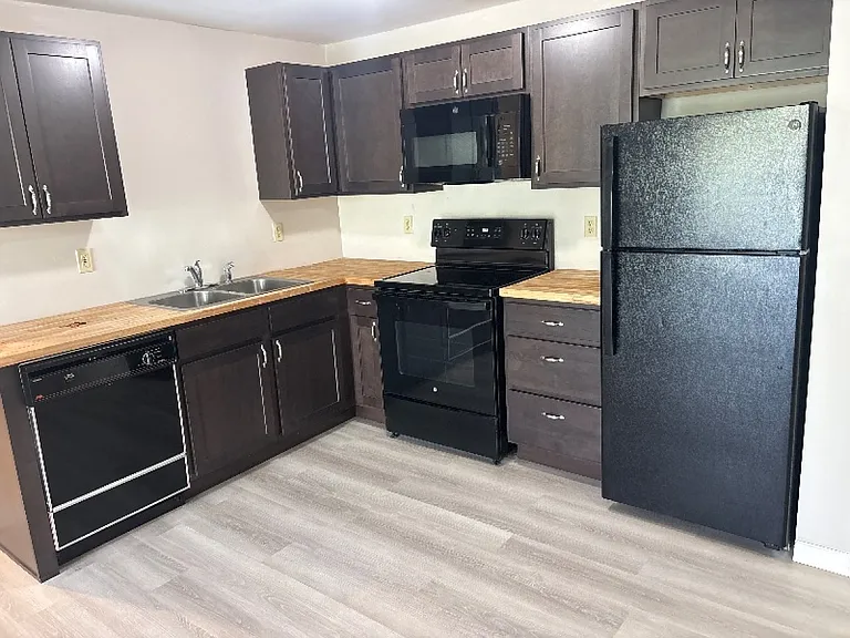 6820 Plaza Dr #12 — Photo 2