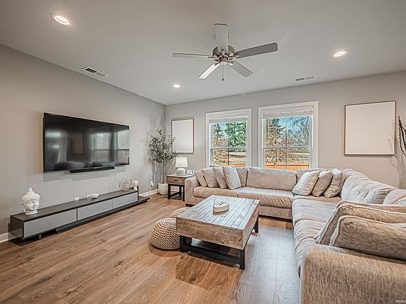 4th image of 2732 Brewster Dr