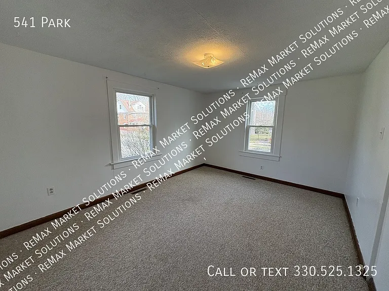 541 Park Ave — Photo 15