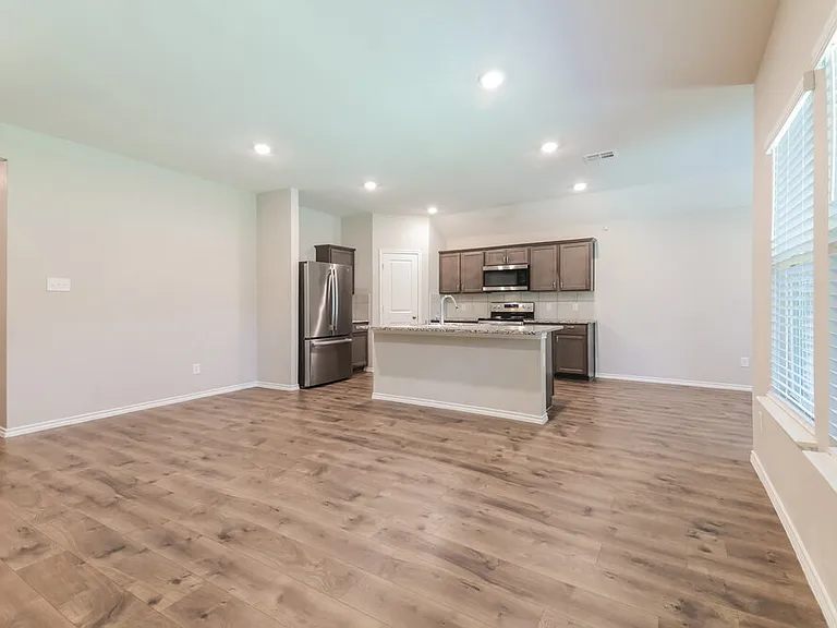 2618 Saldana Dr — Photo 6