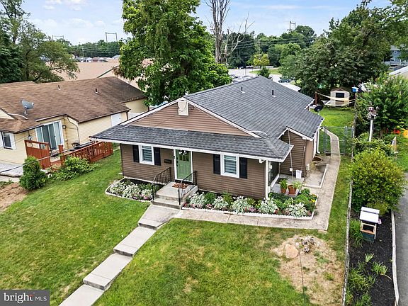 3rd image of 819 Velde Ave