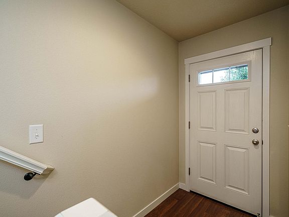3rd image of 840 NE 109th Ct
