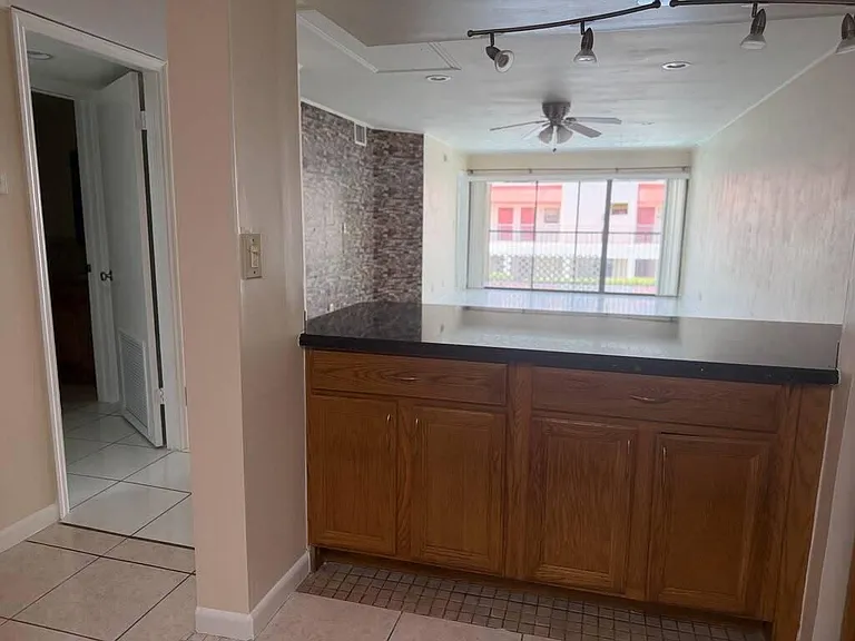2977 Riverside Dr — Photo 14