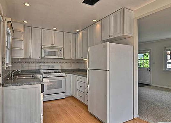 3rd image of 521 Narcissus Ave #521