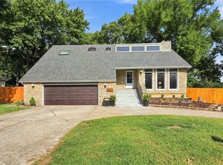 5304 Queal Dr, Shawnee, KS 66203