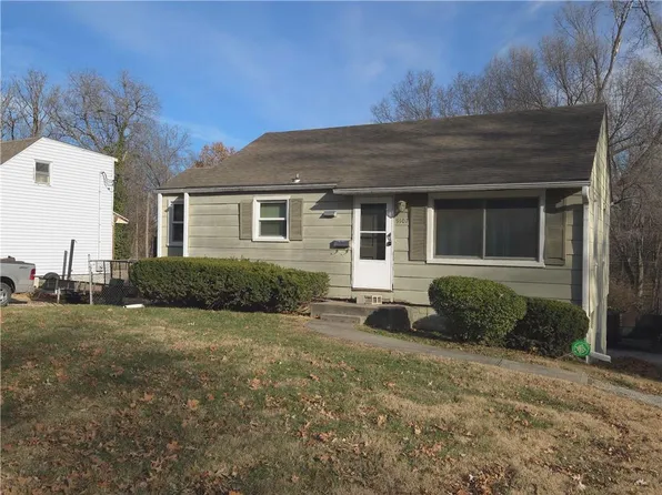 9107 Charlotte St, Kansas City, MO 64131