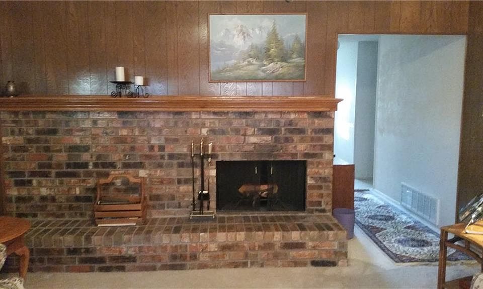 2nd image of 1410 Monterrey Dr