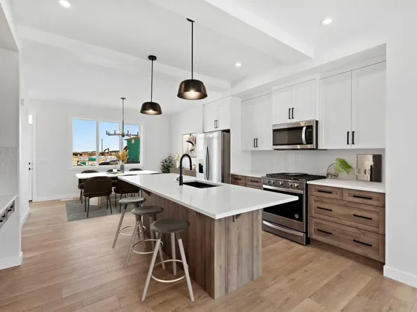 271 N Waterford Hts, Chestermere, AB T1X 2M7