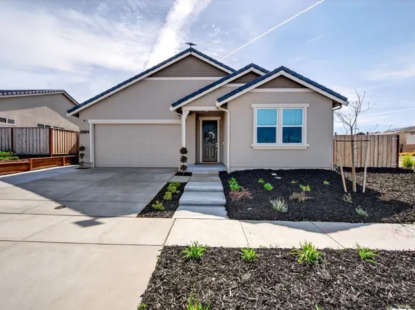 2001 Marigold St, Hollister, CA 95023