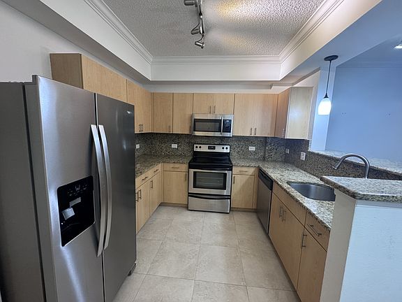 5th image of 533 NE 3rd Ave Suite 1