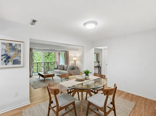 876 College Pkwy APT 201, Rockville, MD 20850