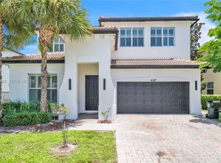 4587 San Mellina Dr, Coconut Creek, FL 33073