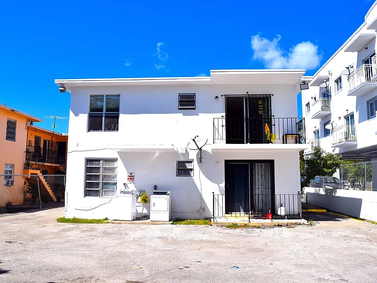 1252 NW 5th St — Photo 12