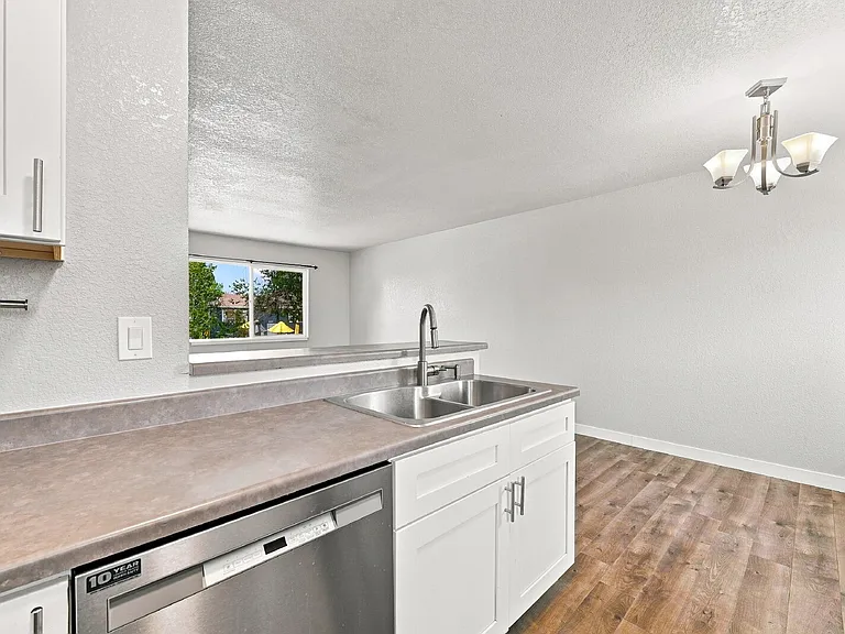 2523 Ember Dr — Photo 10