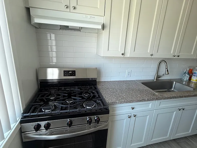 Brookshire Apts — Photo 9