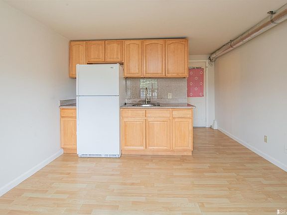 5th image of 825 Madrid St