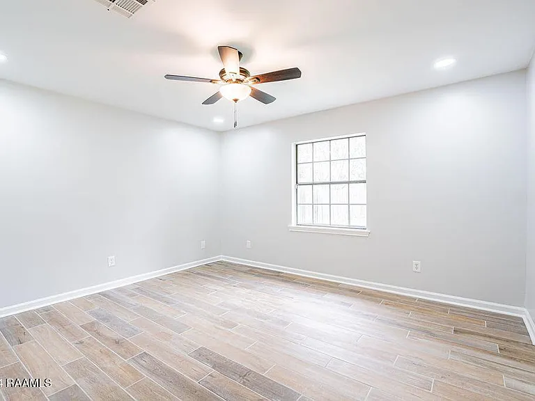 213 Presbytere Pkwy — Photo 19