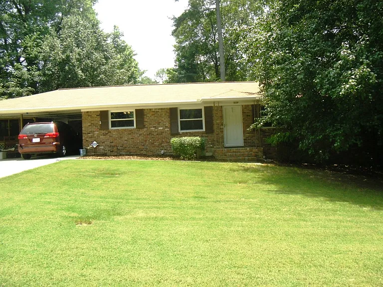 2604 Princess Ln SE — Photo 1