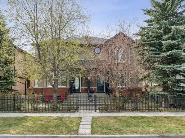 217 N 17th Ave NE #1, Calgary, AB T2E 1L9