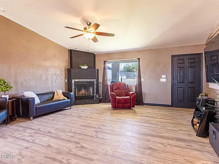 1629 Topaz Dr — Photo 9