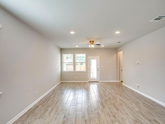 5th image of 2737 Stone Branch Dr