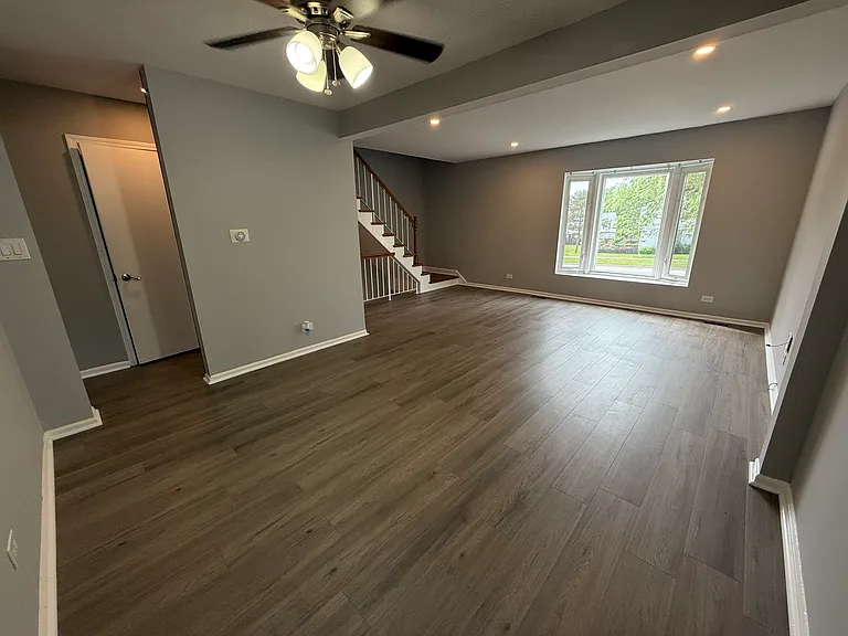 1927 Governors Ln — Photo 5