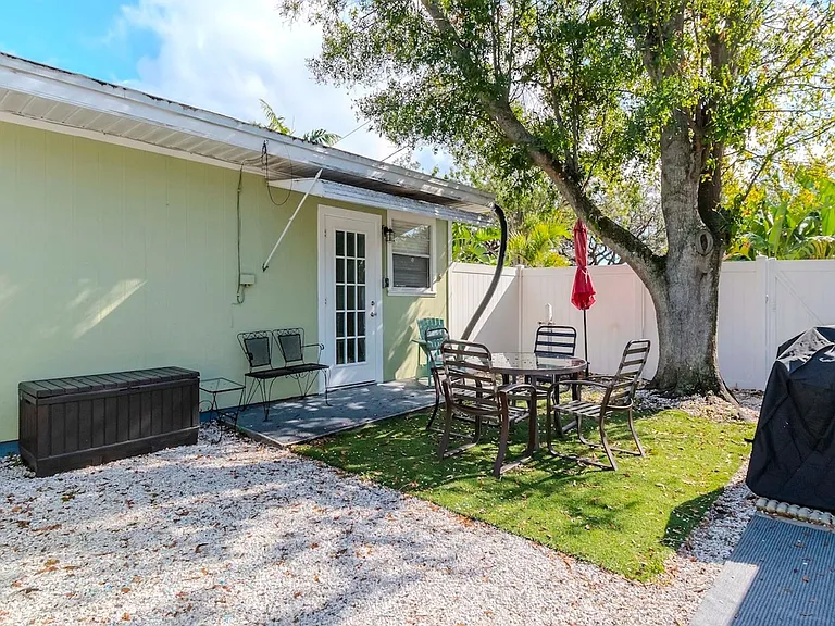 675 Clearwater Largo Rd S — Photo 47