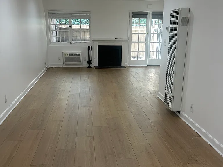4712 Whitsett Ave #4 — Photo 2