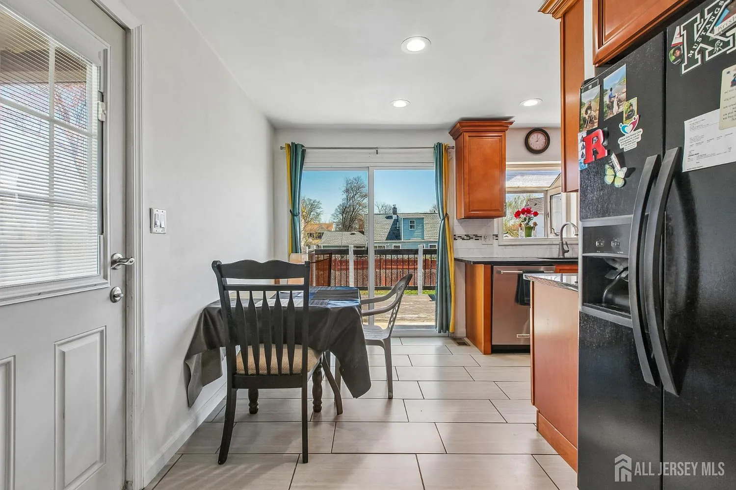 4 bed, 1.0 bath, 1152 sqft, $3,000 — Photo 4